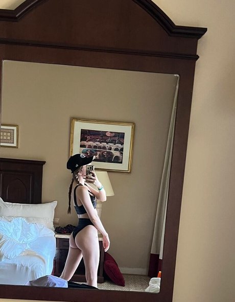 Yglichh 裸のスター 写真