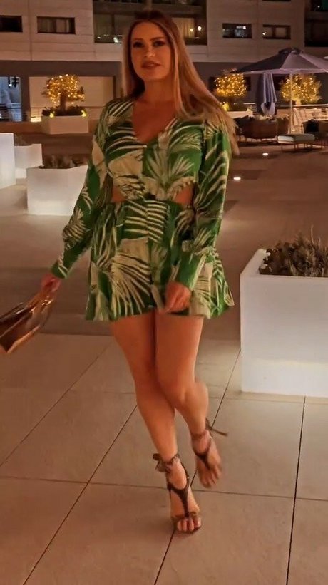 ティックトックスター オンリーファンズ ホットヌード ギャラリー