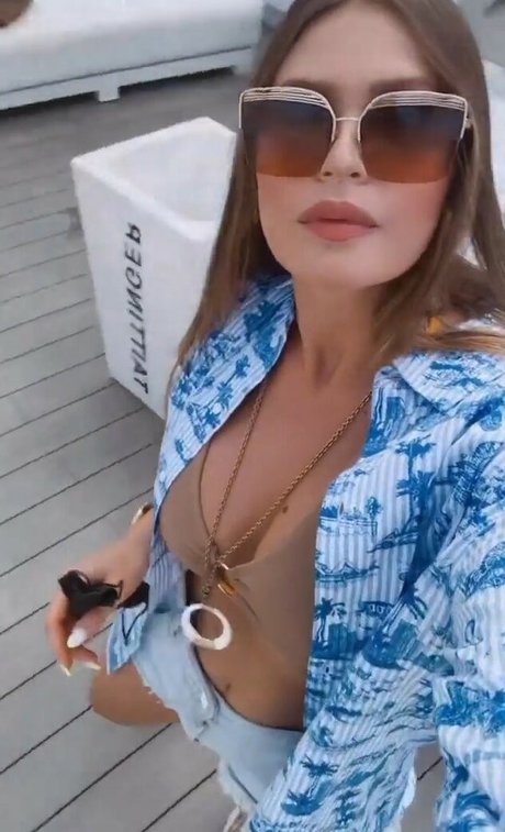 Ella Anastasiou セクシーモデル 画像