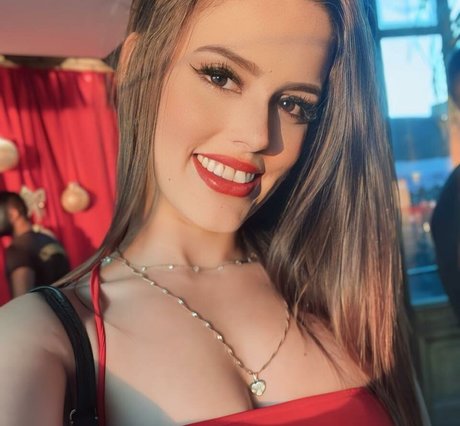 ティックトックスター オンリーファンズ HD 写真