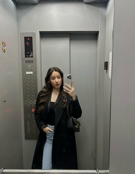 ベビーシッターオンリーファンズ 裸 画像