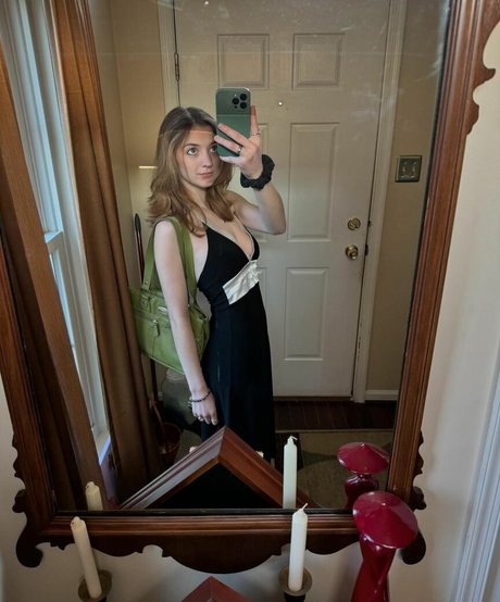 後背位オンリーファンズ ポルノグラフィック 画像