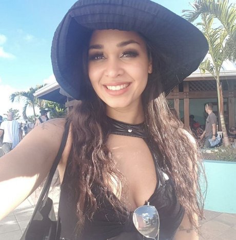 Melissa Bonny モデル 写真