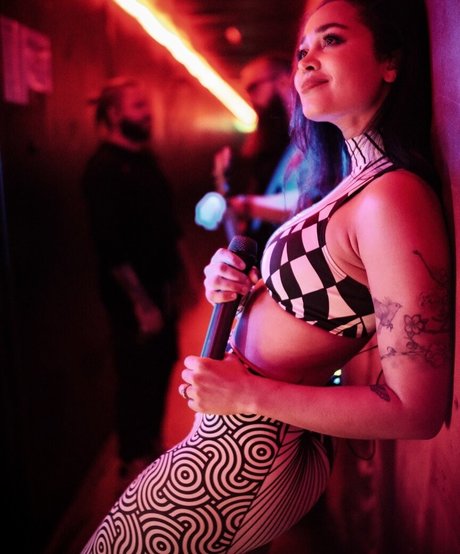 Melissa Bonny アートモデル 写真