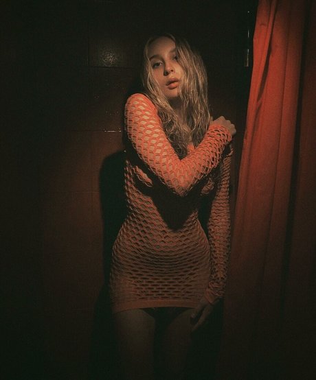 ニューハーフの乗馬オンリーファンズ アートポルノ 画像