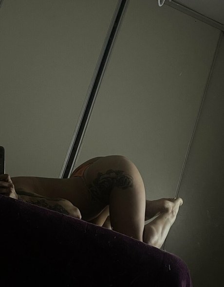 Anahi Rosario ポルノスター アート アーカイブ