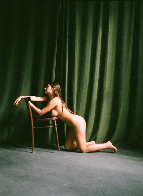 Avrelia Amaris ホットスター 写真