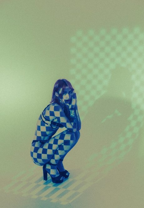 Call Me Elfa ポルノモデル 写真