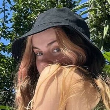 Gravedweller ホット女優 ギャラリー