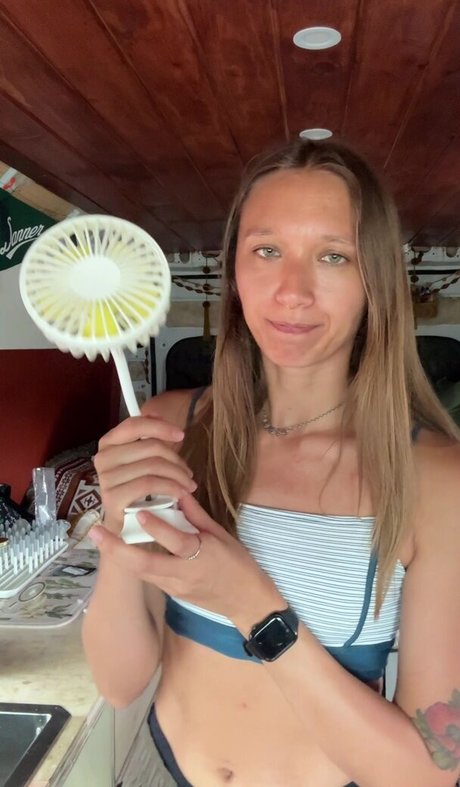 筋肉トランスオンリーファンズ ホット裸 写真