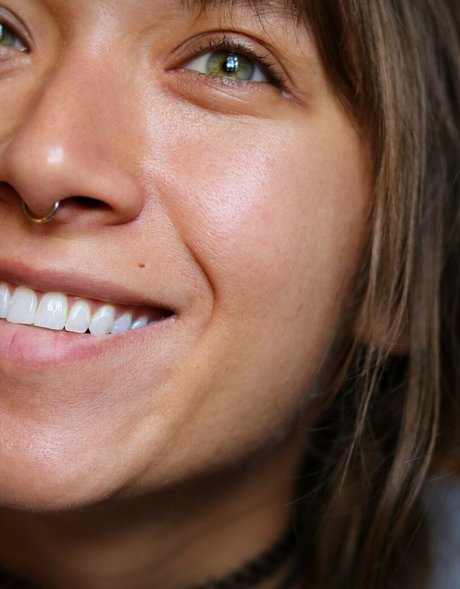 黒檀の熟女オンリーファンズ セクシー裸 画像