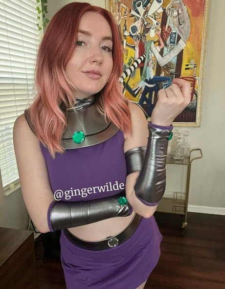 パンツを食い込ませるオンリーファンズ エロチック 写真