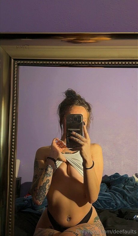 お尻を広げるオンリーファンズ エロチック ギャラリー