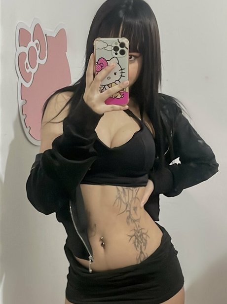 ティックトックスター オンリーファンズ アート裸 アーカイブ