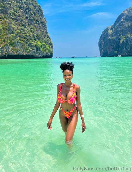 アナルファックオンリーファンズ アダルト 画像