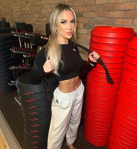 切断者オンリーファンズ 美しい裸 写真