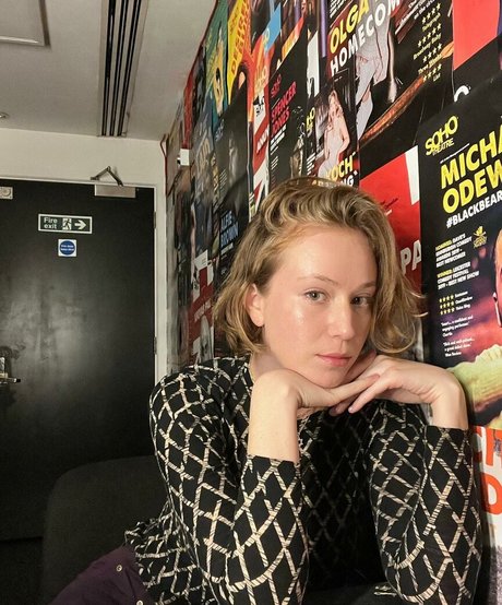 Hannah Einbinder 美しいポルノスター ギャラリー