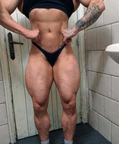 Anna Cicerelli スター ヌード 画像