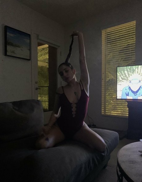 ストリップショー オンリーファンズ 無料 写真