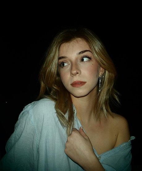 Martina Dell Anna ヌードのポルノスター 写真