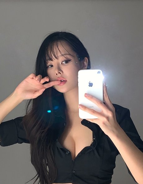 Chloe Amelie Kim ポルノスター 裸 写真