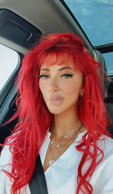 最もホットな裸のオンリーファンズ アートヌード 画像