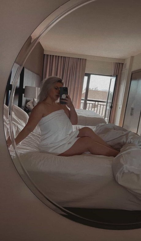 jessicabby25 xxxスター 写真