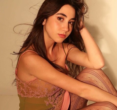 金髪の顔射オンリーファンズ セクシー 画像