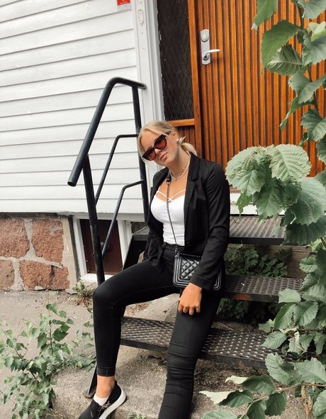 Caroline Kupka ポルノスター ヌード 画像