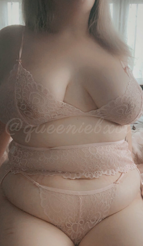 queeniebfree トップスター 画像