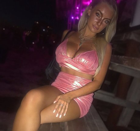 Lucy Cartlidge ポルノスター トップ 写真