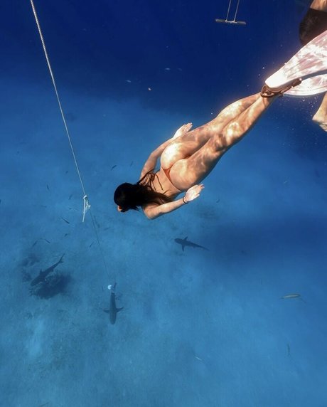 Tara Yummy セクシーモデル 写真