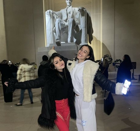 Tara Yummy かわいいモデル 写真