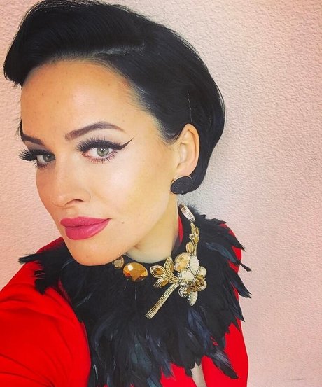 義母オンリーファンズ アート裸 ギャラリー