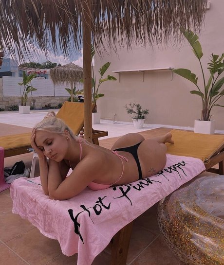 Emmi Lampinen 素敵なモデル 写真