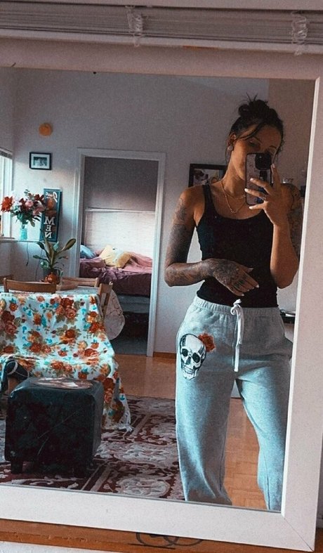 tully banks ポルノスター 裸 写真