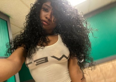 rwtarded ヌード女優 写真