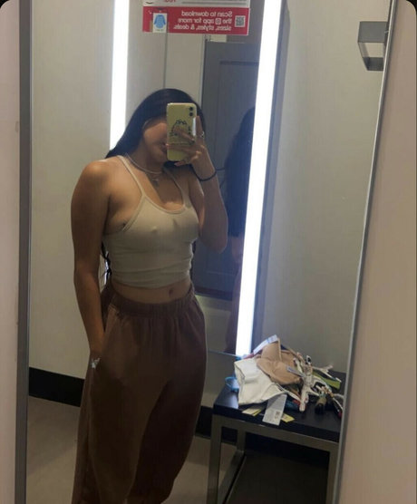 Emiliatorres55 かわいいポルノスター 写真