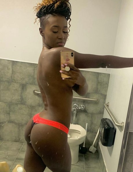 Queen Aminata ホットなスター 写真