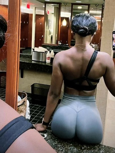 Queen Aminata ポルノモデル 写真