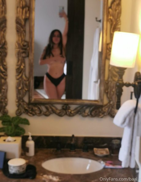 baal T エロティックモデル 画像