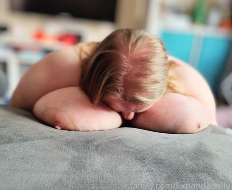 Expandabelly ホット女優 写真