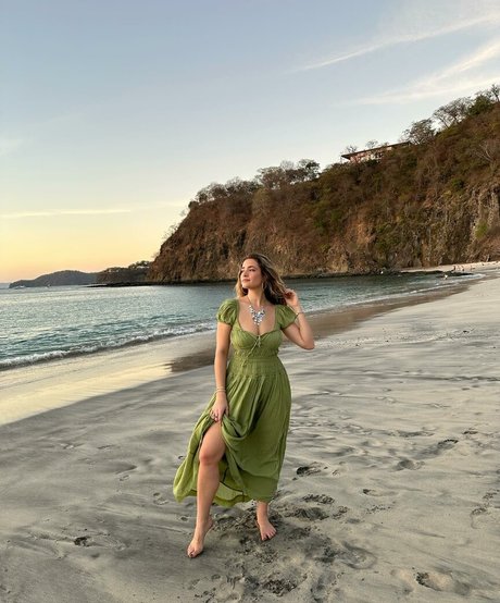 大きなプッシー唇オンリーファンズ 可愛い 写真