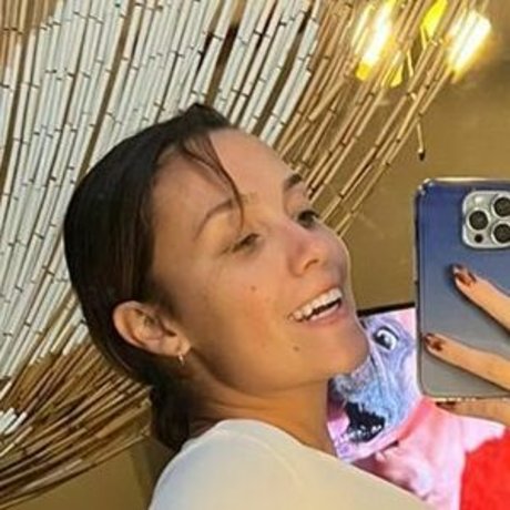 ぽっちゃりブルネットオンリーファンズ 美しいヌード 写真