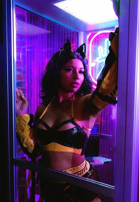 Mica Burton 写真集