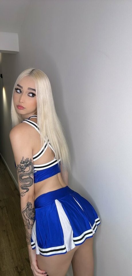 mileywhite 女優 写真