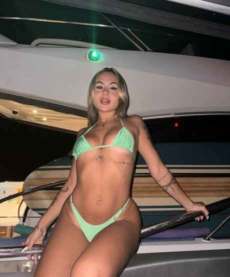 Lara Juc_ かわいいポルノスター 写真