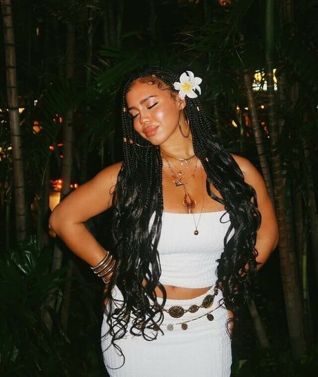 Asia Monet Ray ポルノスター 裸 画像