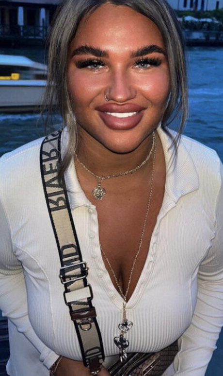 Nicole Barker xxx女優 画像