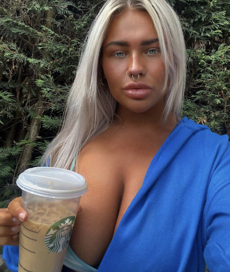 Nicole Barker アダルトスター 写真